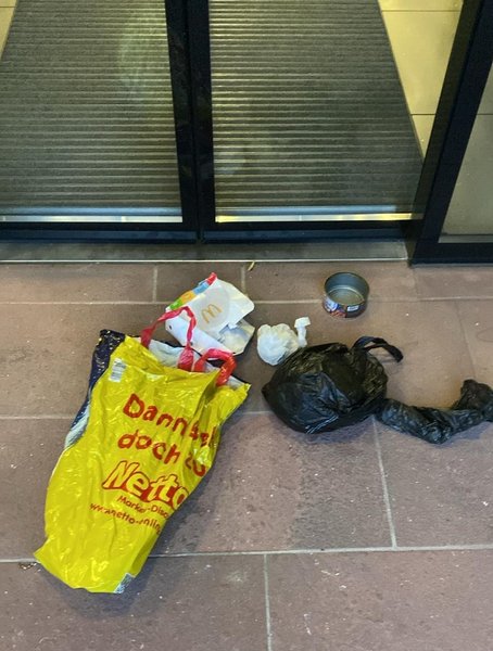 Müll vor der Rathaustür